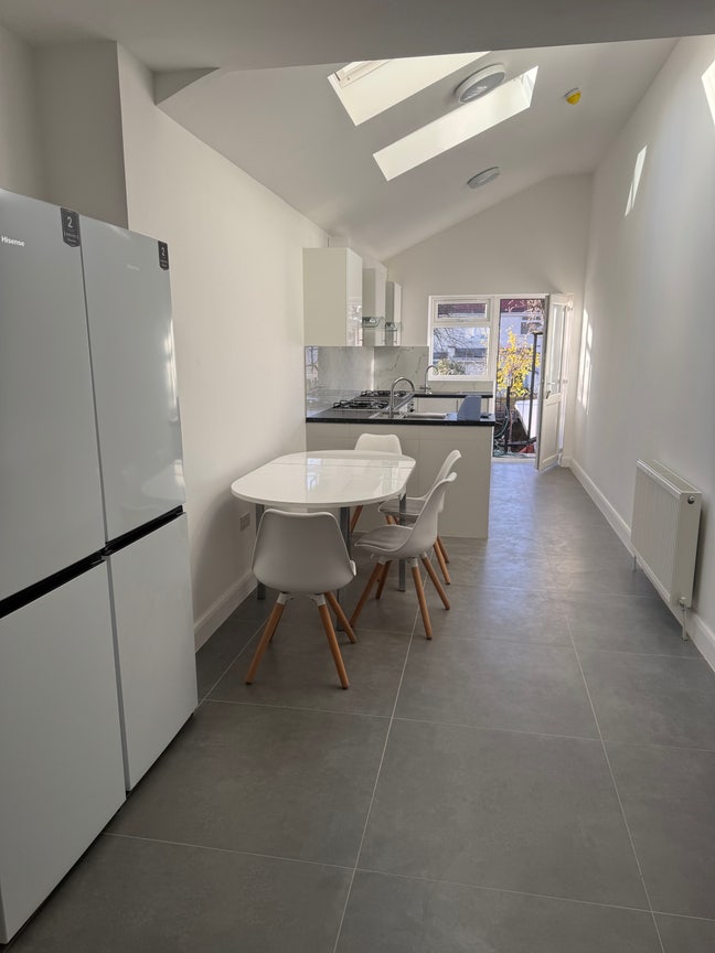 4 en-suite rooms in a fully refurbished house Main Photo