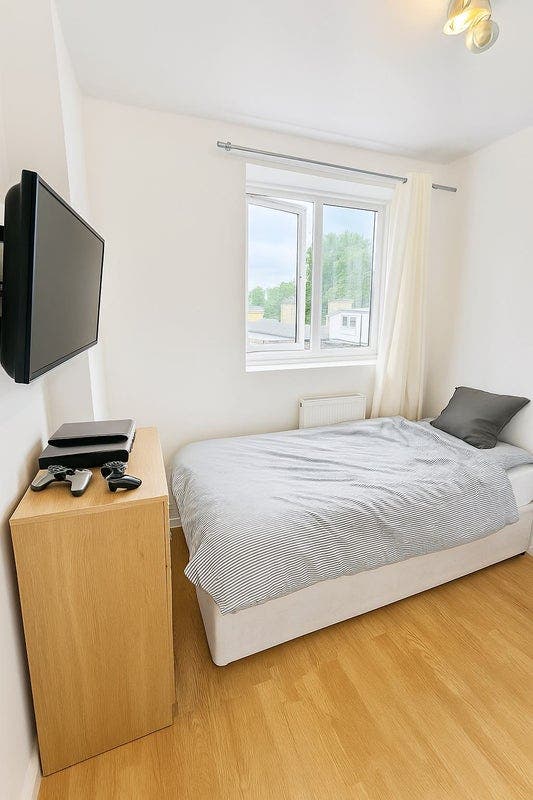 Room walking distance to Putney station! (144) Main Photo