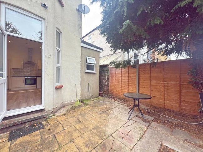 Lovely Large Studio with Private Garden Lampton Rd Main Photo