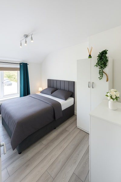 Dartford near town Centre Large + Single Main Photo