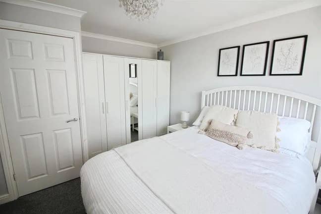 Double Room In Modernised House LS14  Main Photo