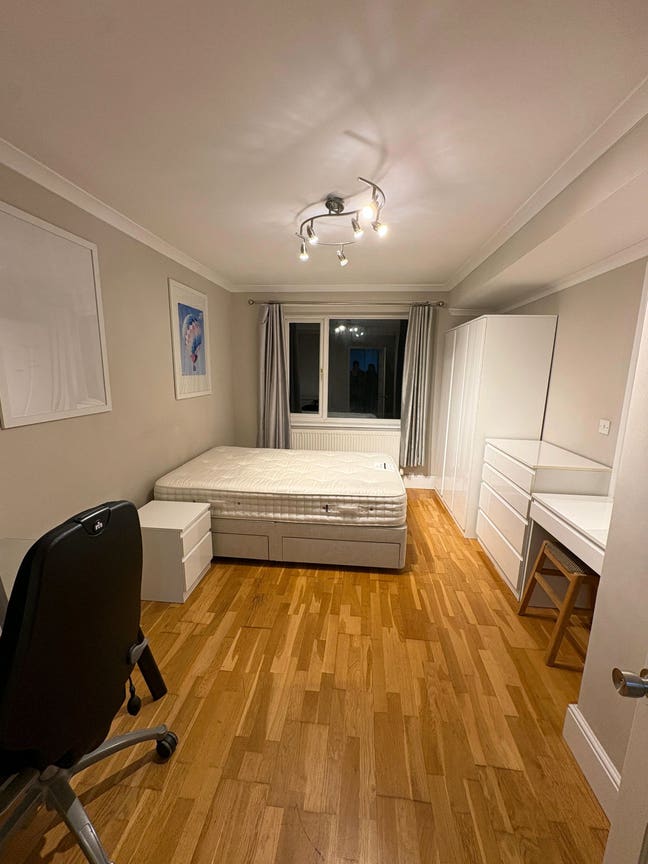 Large Double Bedroom Main Photo