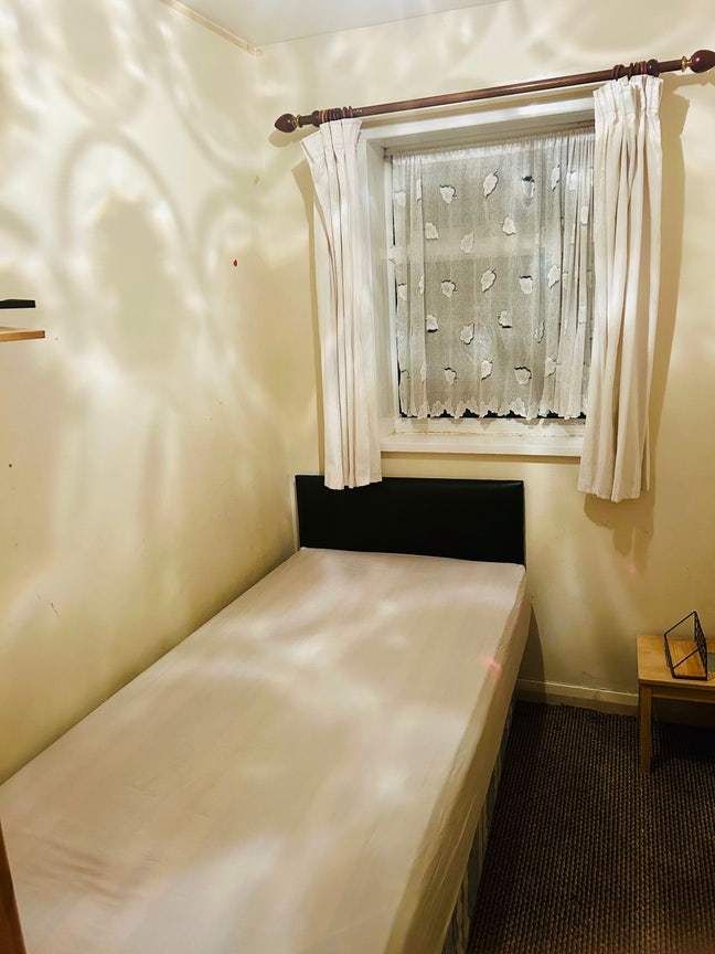 1 single room available for female, Main Photo