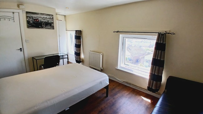 ST3/Longton. Double Ensuite + Sofa + TV + Parking Main Photo