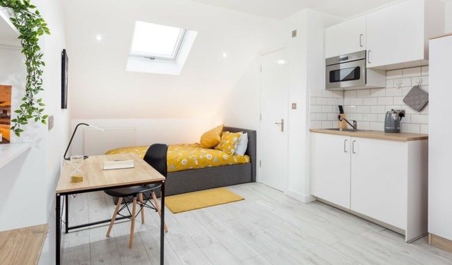 Low Deposit Available - Professional House Share Main Photo