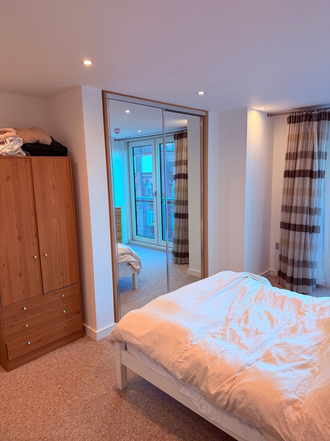 5th floor en-suite room riverfront Lambeth Main Photo