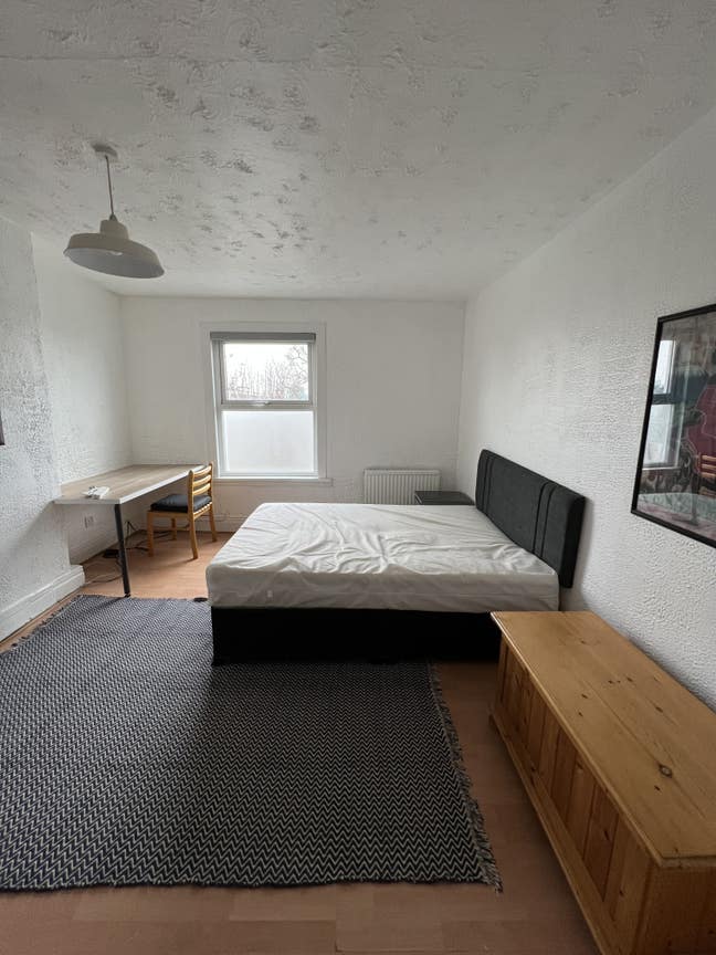 Large Double Room Available £850 - £900 Main Photo