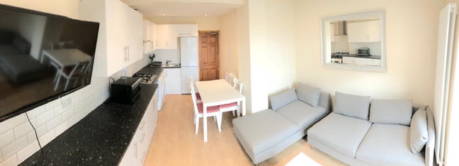 Double bedroom in Wwod Green Main Photo