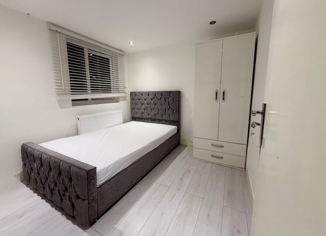 Double bedrooms Newly Built Upton Park E13 Main Photo
