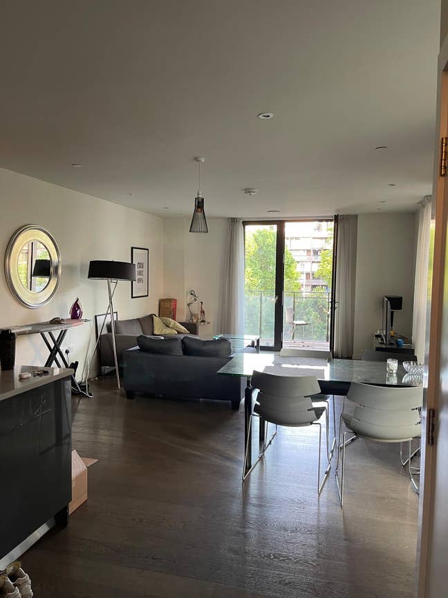 Bright room in great flatshare in E&C  Main Photo