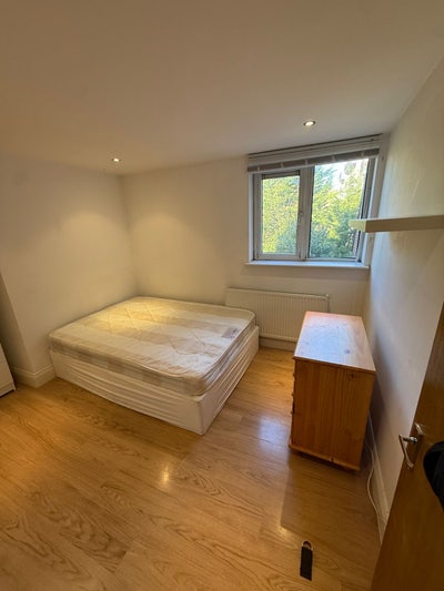  Looking for a new roommate  Main Photo