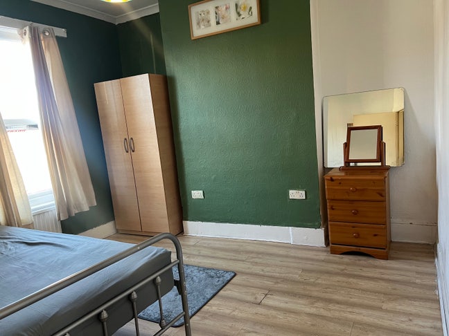 Double room for rent near seven kings station Main Photo