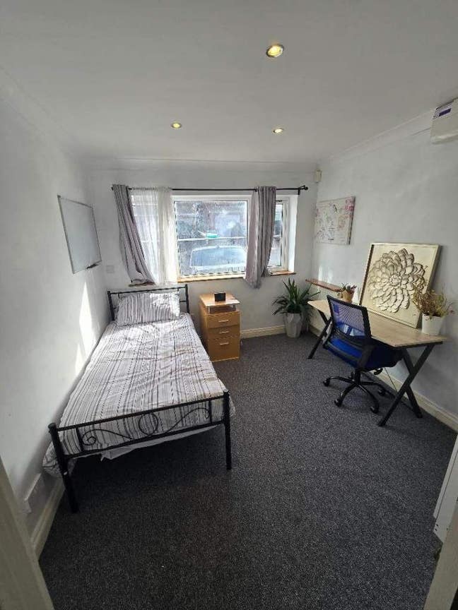 1 Bedroom Flat is available for rent in - SN6 7DH Main Photo