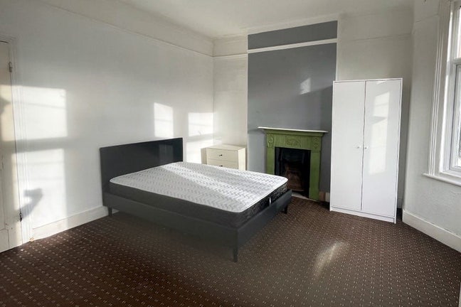 2 large rooms in east ham near central park Main Photo