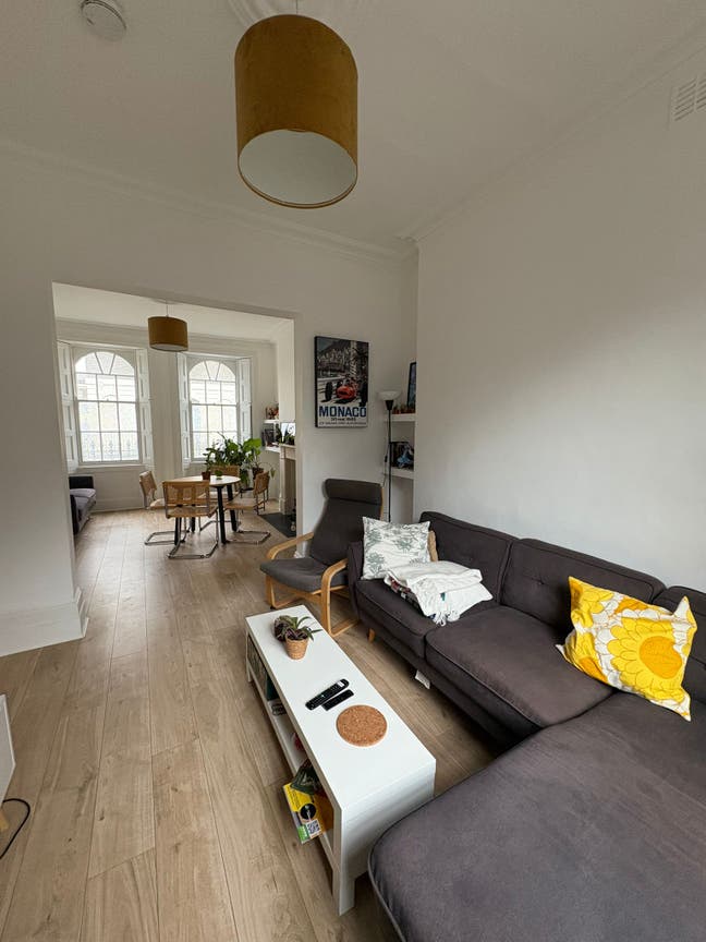 Large double room in Georgian townhouse Main Photo