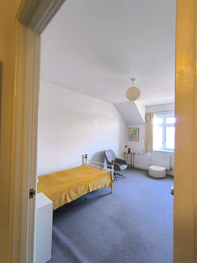 Single room to let Main Photo