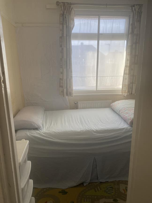 Room to rent (Female) Main Photo