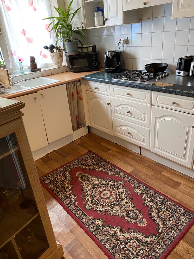 Single and double rooms  available now    Main Photo