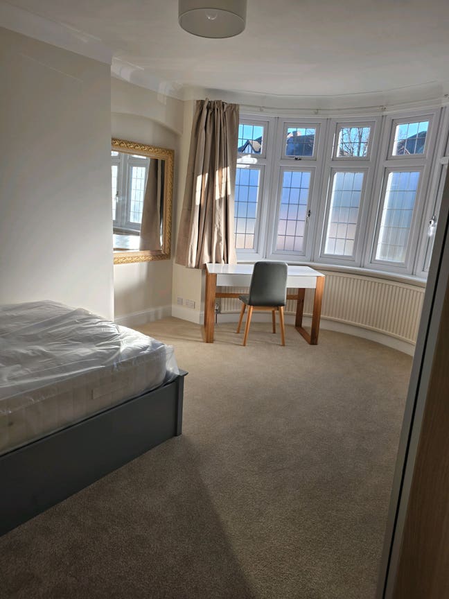  Large Bright Room To Let Main Photo