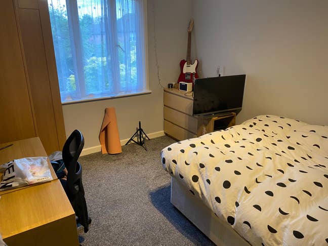 Large Double Room with Great Housemates INC. BILLS Main Photo