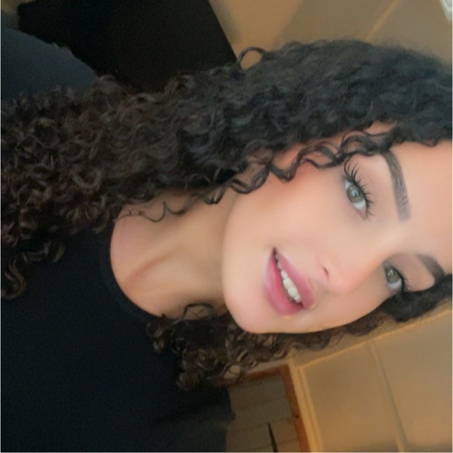 26 yr old professional looking for long term stay Main Photo