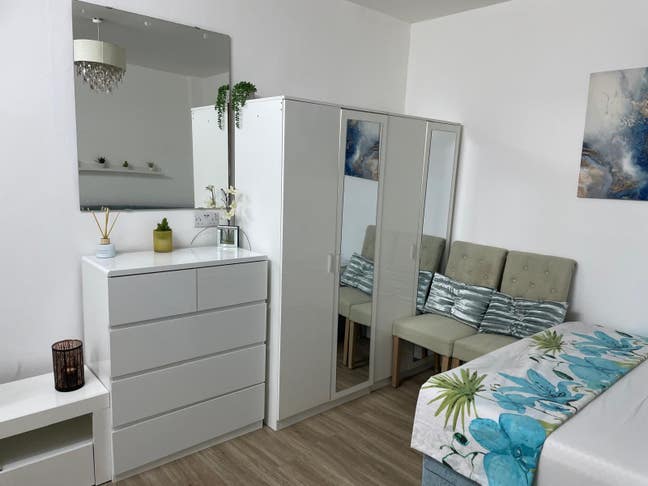 Seperate & Spacious Studio for Rent – TW4 5JL Main Photo