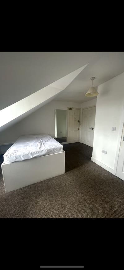 Double en-suite room in a shared house in reading Main Photo