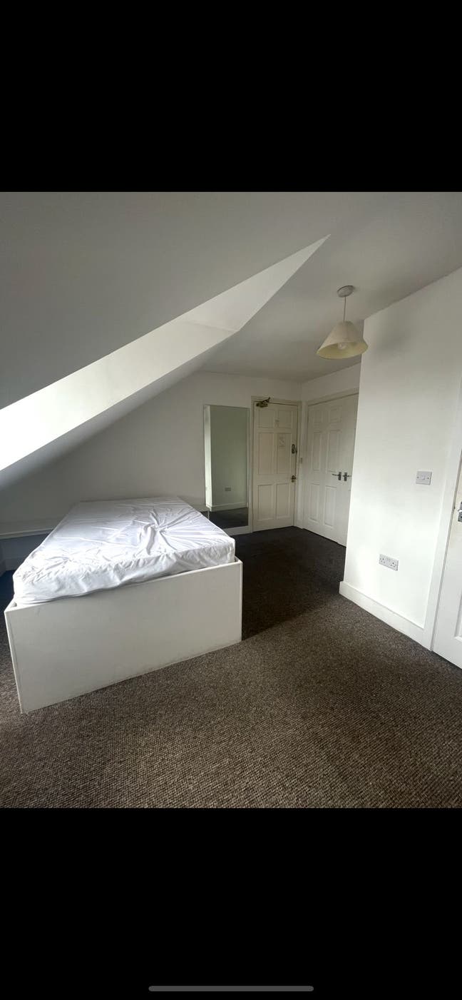 Double en-suite room in a shared house in reading Main Photo