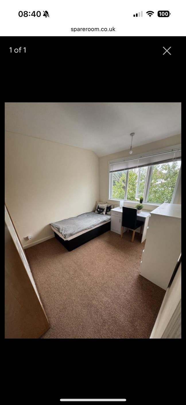 Single Room To Rent, Tolworth Main Photo