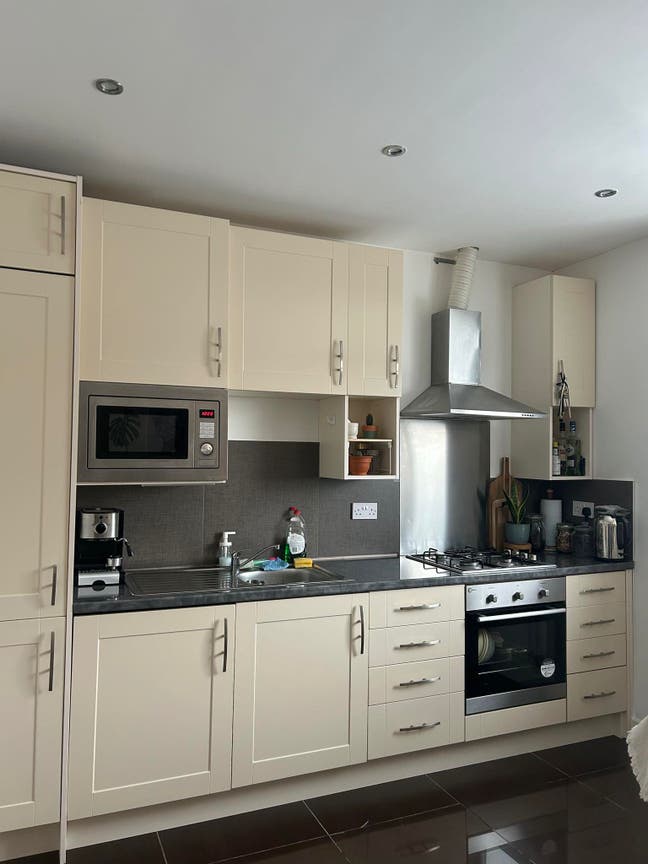 One bed flat avail ASAP Bills Inc-Hyde-SK14 Main Photo