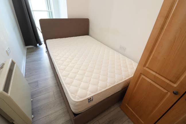 Riverside Room Available in Canary Wharf Main Photo