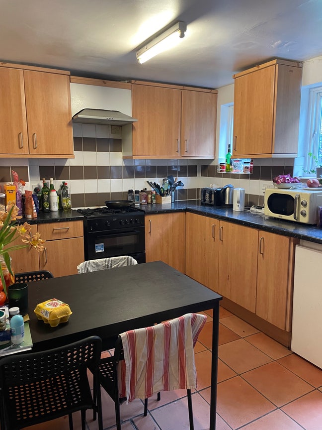 Sociable House Share + Double Bed Main Photo