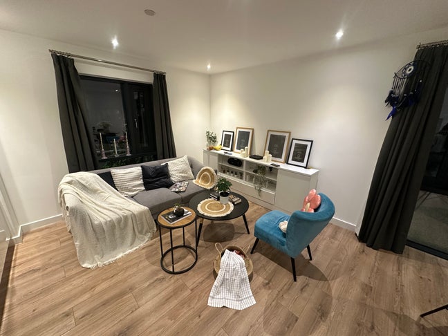 Looking for flatmate for 2-bed apartment  Main Photo