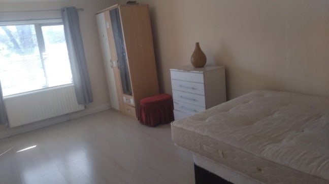 Flat sharing with Family  Main Photo