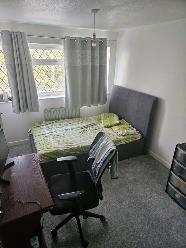 Double room in 3 bed large property  Main Photo