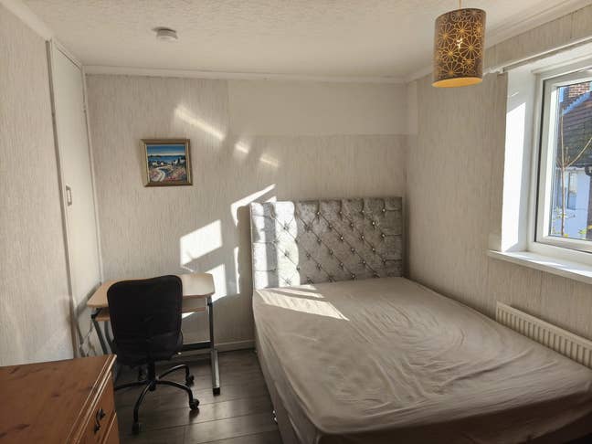 One private double room for rent Main Photo