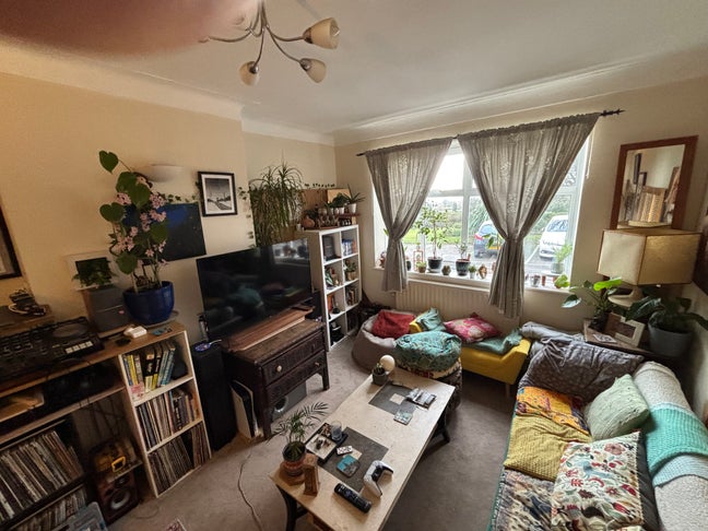 Petite Room with aditional storage/living space Main Photo