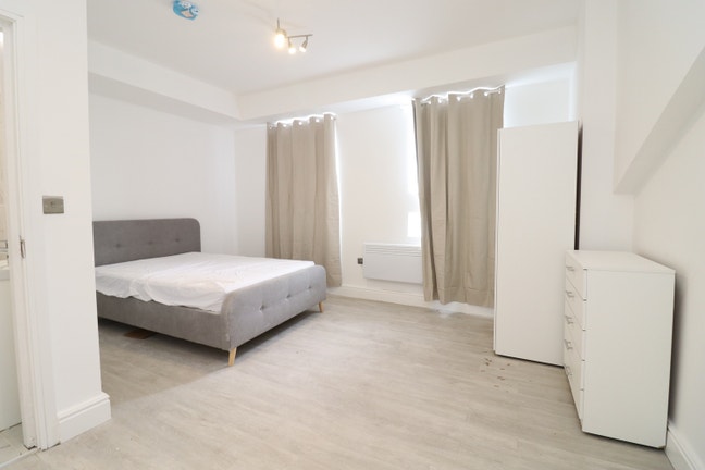 High Floor Ensuite Room by Elizabeth Line! Main Photo