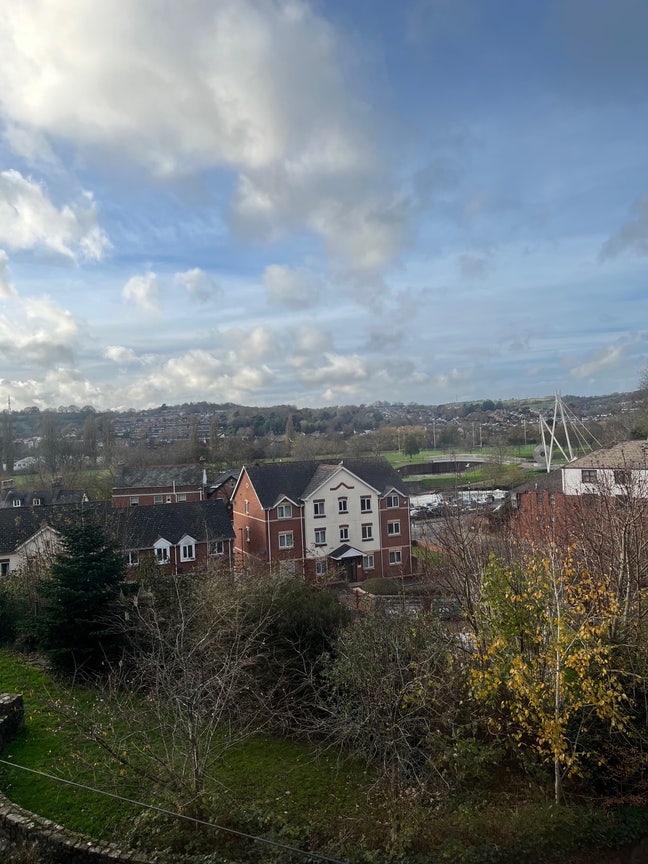 Spacious Double Bedroom With River View Main Photo