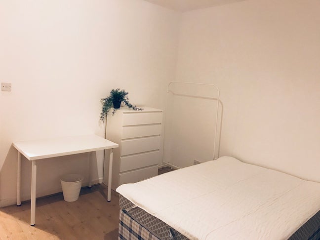 2 rooms available (Jan) in 4bed house, NG7 Main Photo