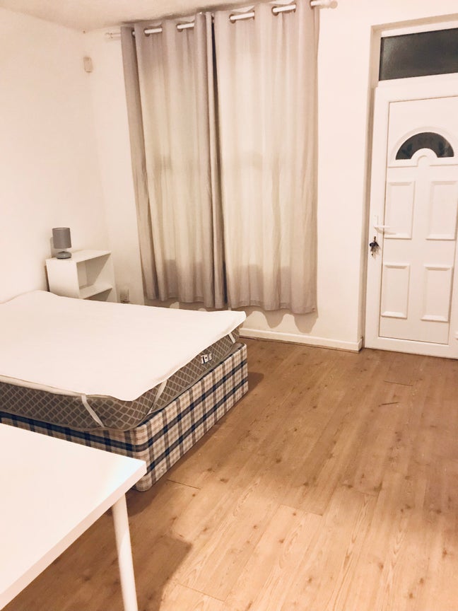 1 rooms available in 4bed house, NG7 Main Photo