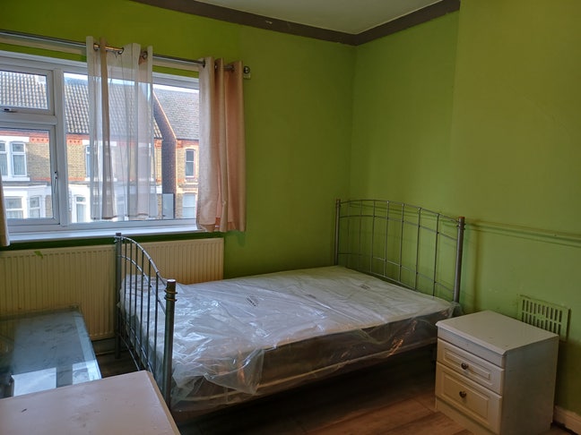 Double Rooms Available Near City Centre  Main Photo