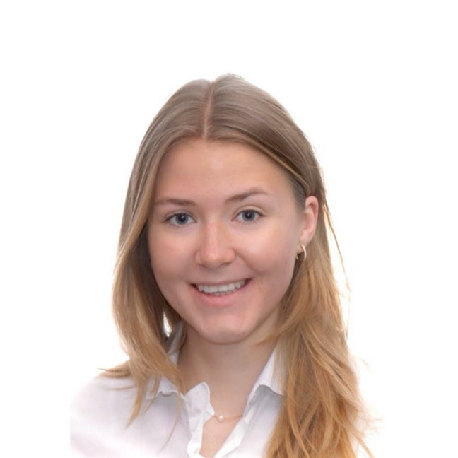 Professional Female seeks a double room Main Photo