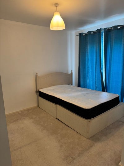 Double room is available for rent in - M7 1UB Main Photo