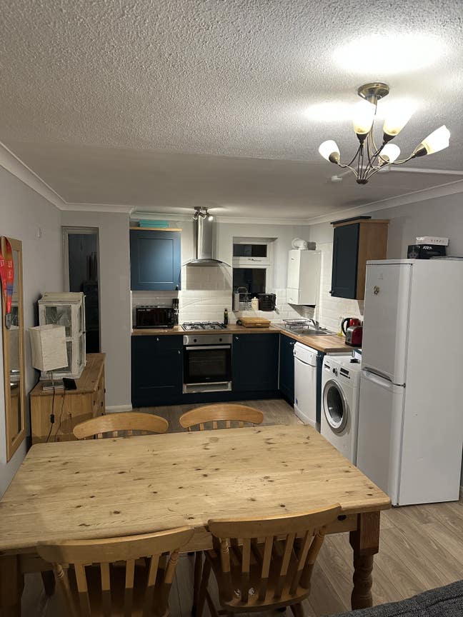 Modern 2-Bed Flat | Newly Refurbished | Fully Furn Main Photo