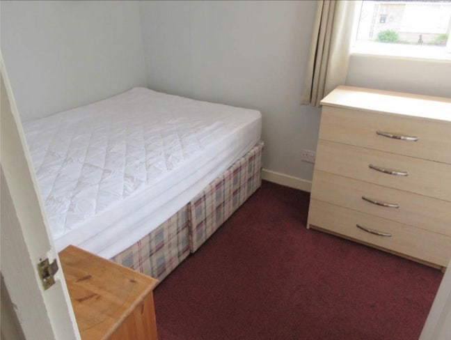 Double room available now- £165pw (Bills Included) Main Photo