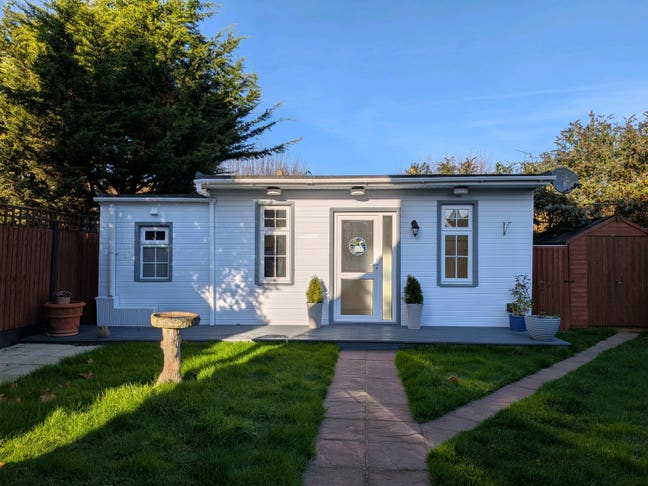 Studio for rent (Bills included) Main Photo