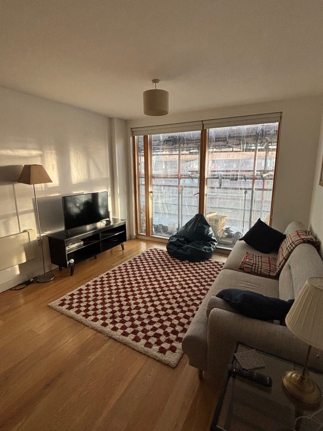 Modern refurbished double room in well kept flat🏡 Main Photo