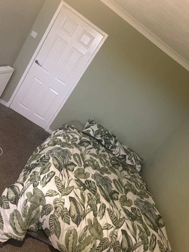 Spare Room For Rent  Main Photo