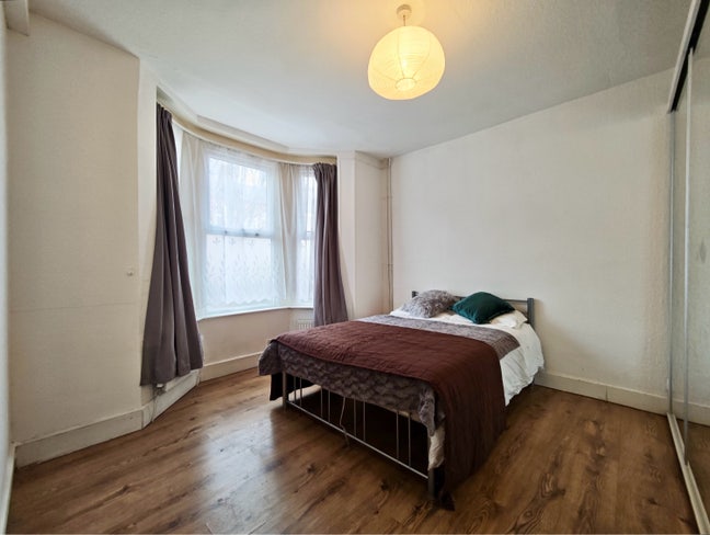 Rooms Available in W5! Main Photo
